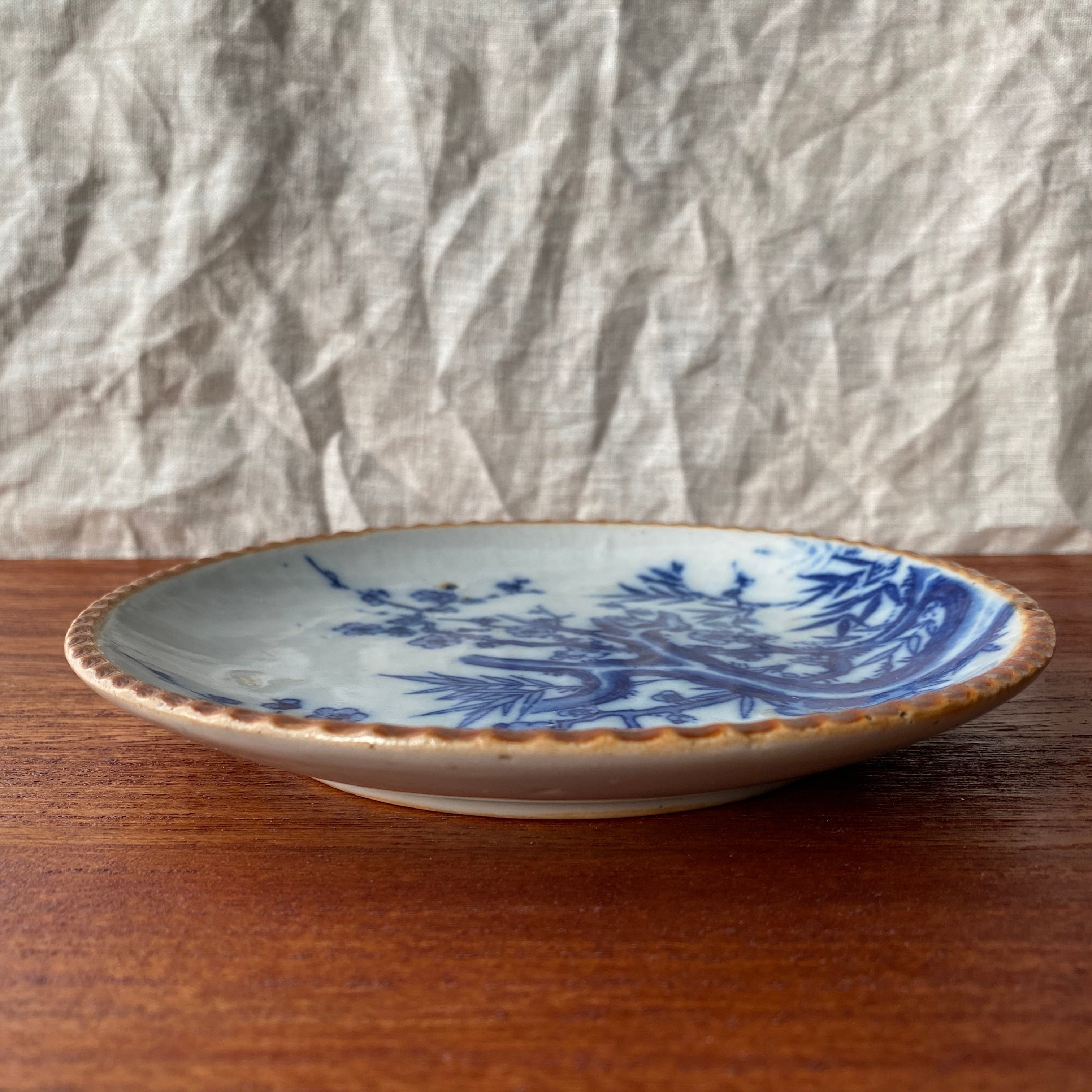 絵になる梅のイゲ皿 (A) | むかしのうつわ 迦史庵