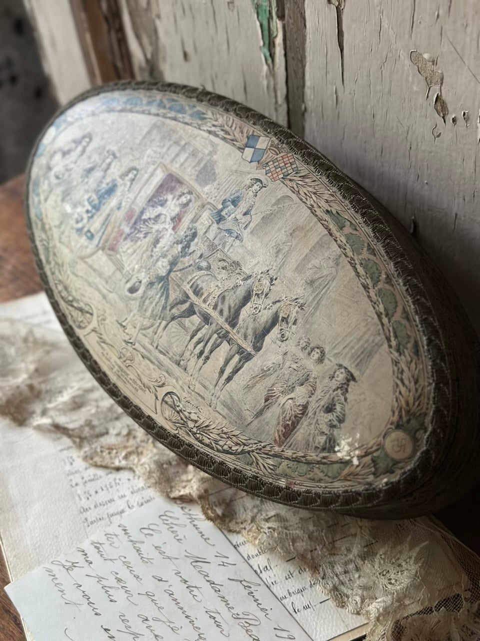 チョコレートの紙箱 オーバル A la Marquise de Sévigné | Brocante de