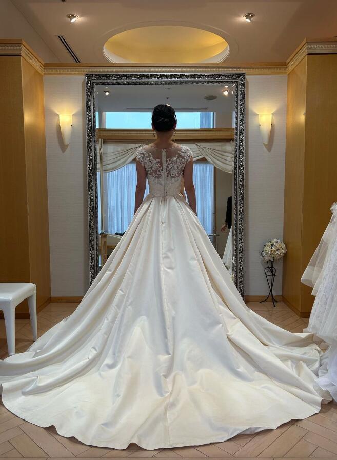 ウェディングドレス ボレロ 光沢感 くるみボタン 結婚式 ロング ウェディングドレス ボレロ 光沢感 くるみボタン 結婚式 ロング