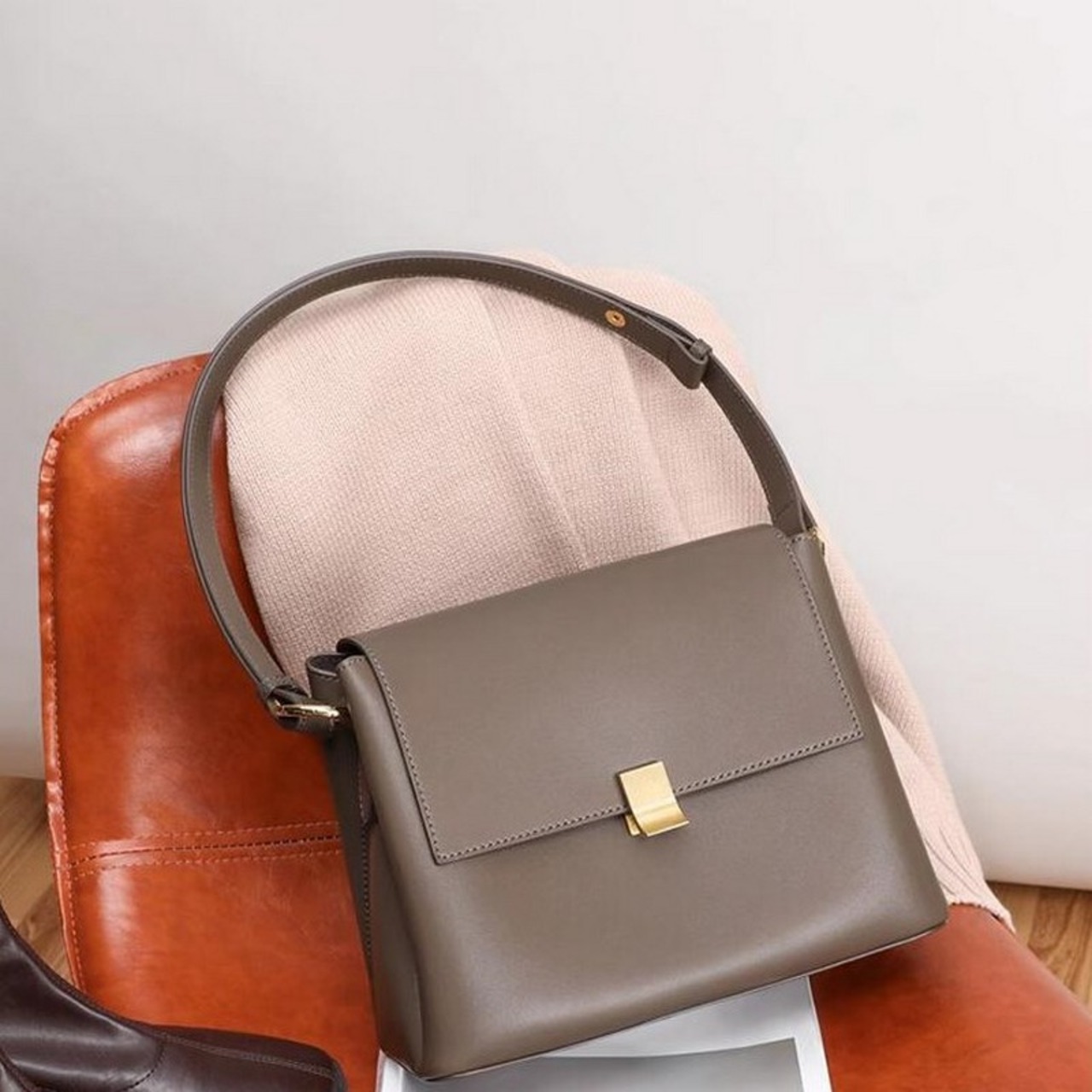 ジッパー付きショルダーバッグ W10172