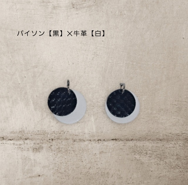 【蛇のピアス】パイソン〈黒〉×牛革〈白〉