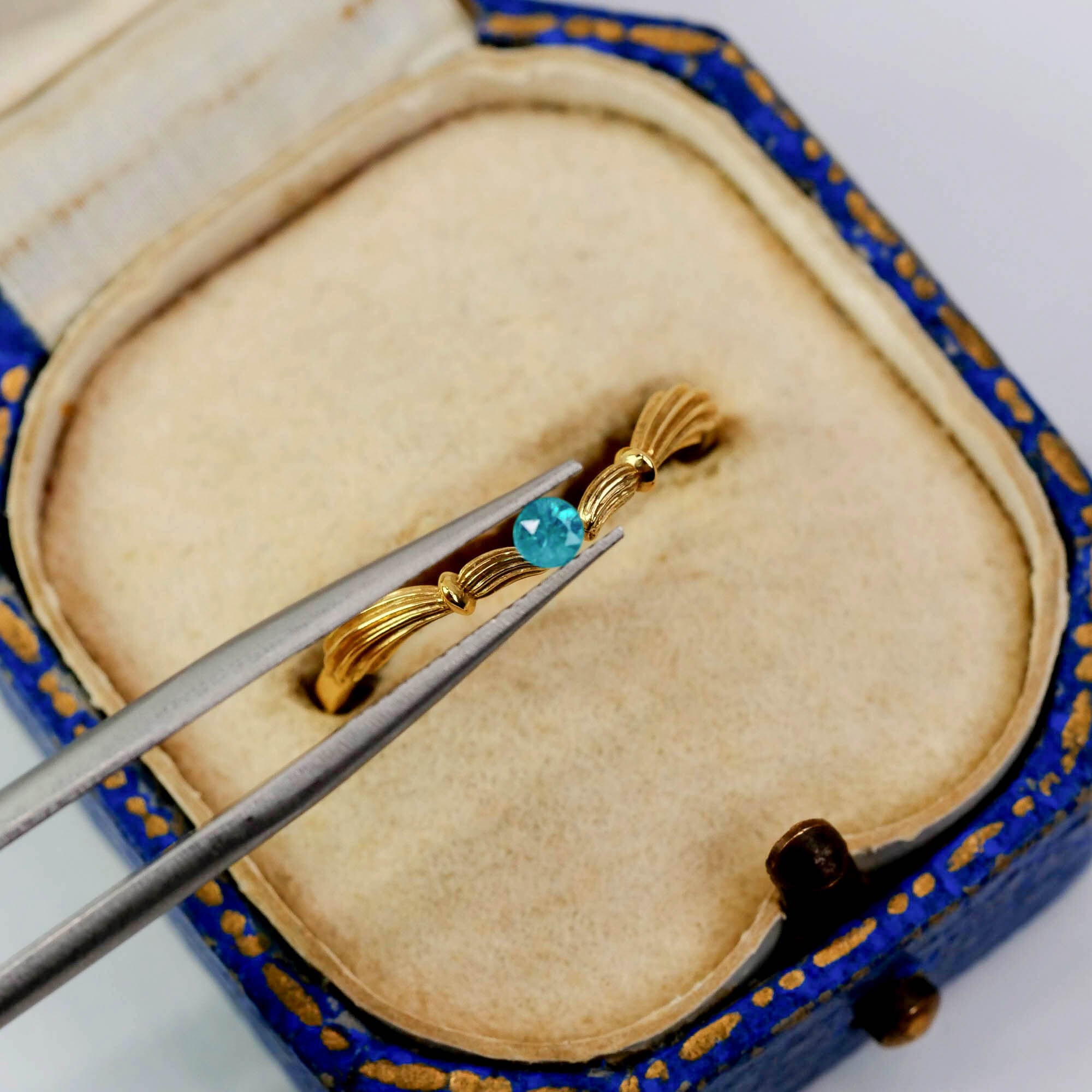 パライバトルマリン ブラジル産 0.08ct ラウンドカット 2.7mm×2.6mm