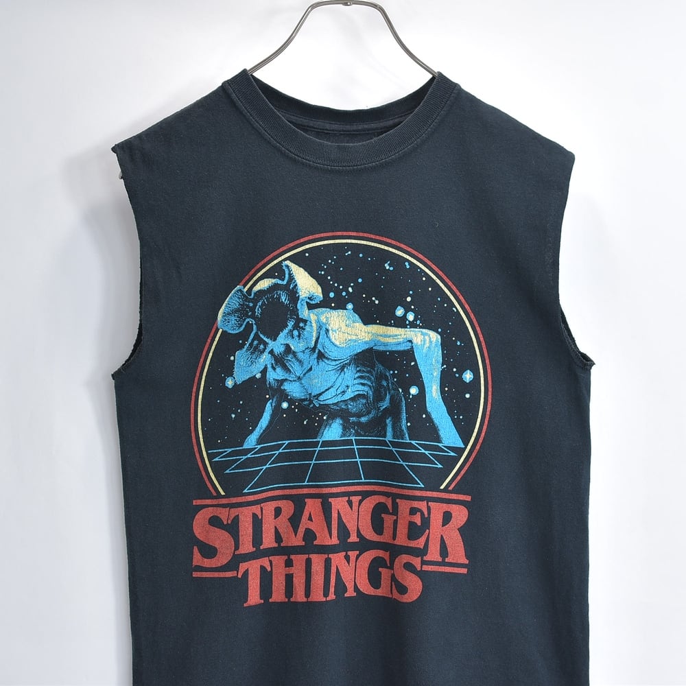 STRANGER THINGS ストレンジャーシングス NETFLIX デモゴルゴン モンスター グラフィック ノースリーブTシャツ カットオフデザイン USED ヴィンテージ ビンテージ 古着 メンズ Sサイズ ブラック