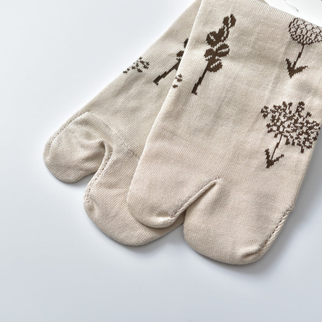 atelier naruse アトリエナルセ コットン・monotone flower ショートタビソックス 足袋の様な少し変わった靴下です