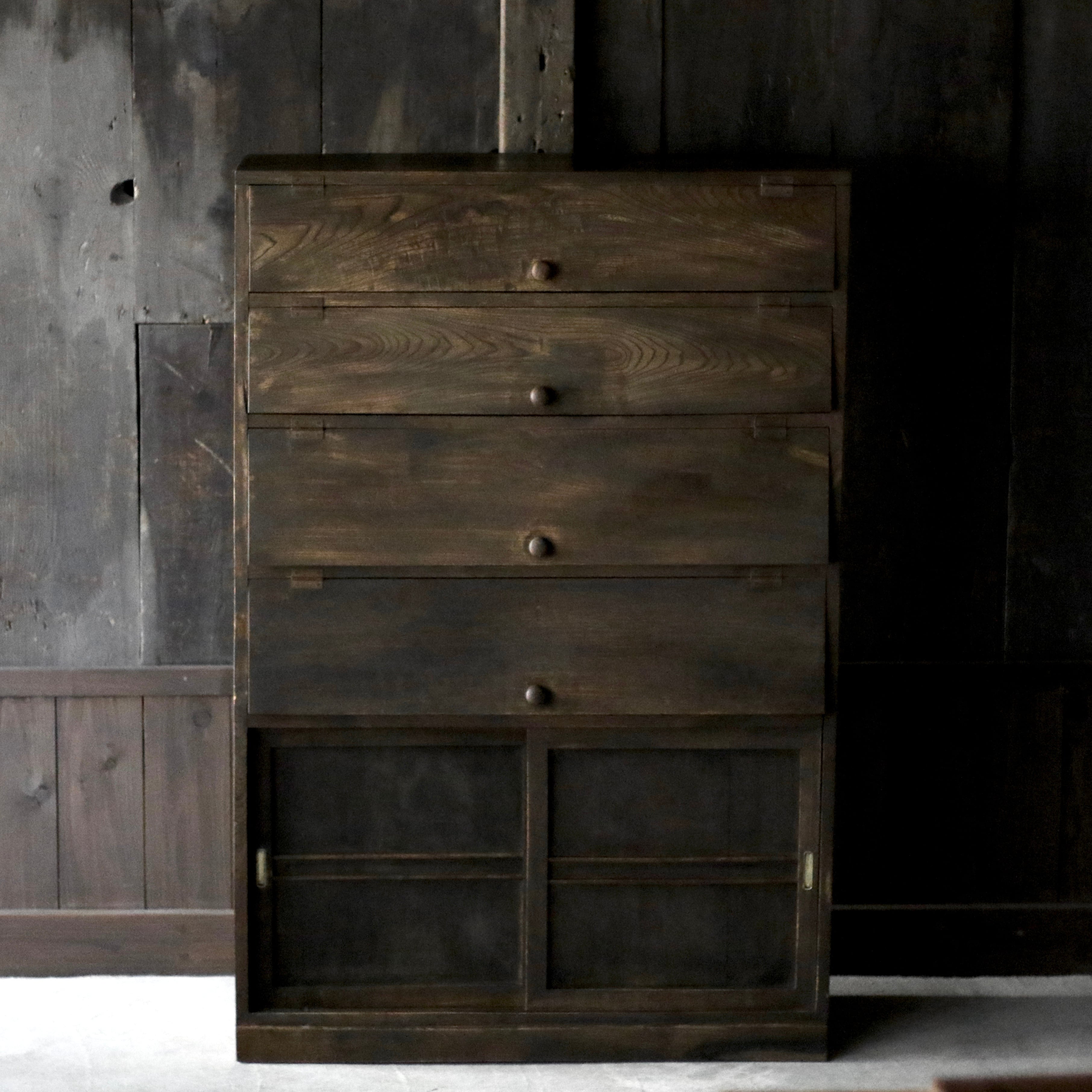 パタパタ扉の収納棚《古家具 飾り棚》