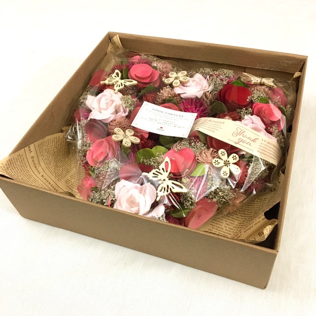 珍しいハートのローズリース ナチュラルリース オールシーズン 春夏秋冬 ギフト プレゼント フラワーリース ドライフラワー レッド ピンク Wr 14 Mamawreath 日本初のフラワーリース専門の実店舗