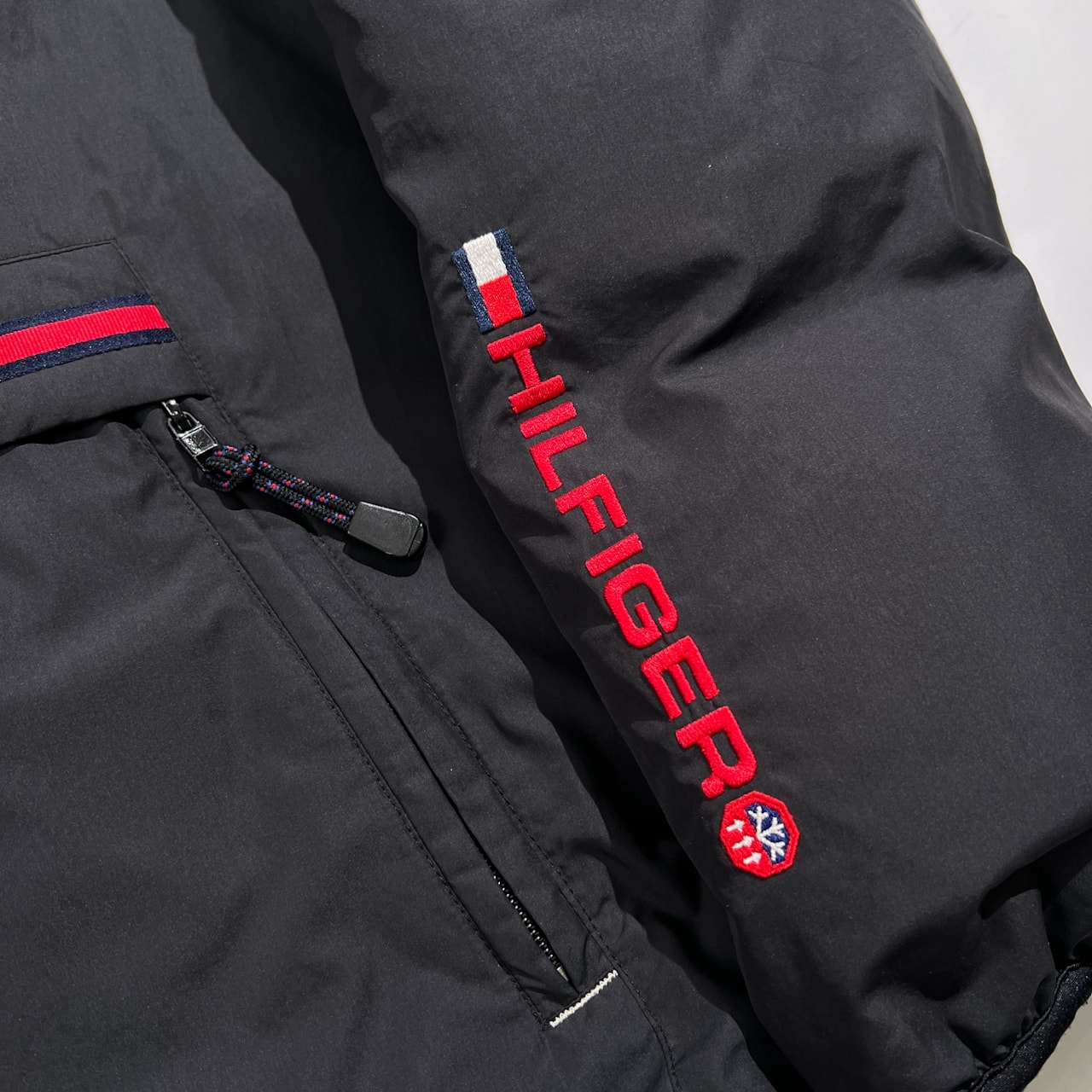 TOMMY HILFIGER トミーヒルフィガー リバーシブル ダウンジャケット 刺繍ロゴ サイズ M /ブラック×ホワイト オールド ビンテージ