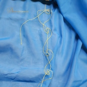 ベリーダンス 衣装 ハリージドレス ブルー系 スパンコール ビーズ 水色 青 黄 金 ガラベーヤ ワンピース ドレス 爽やか 羽織り 民族舞踏 ダンス衣装 刺繍 ステージ衣装 華やか 鮮やか 豪華 装飾 明るい 透け感 ゴールド系 イエロー系