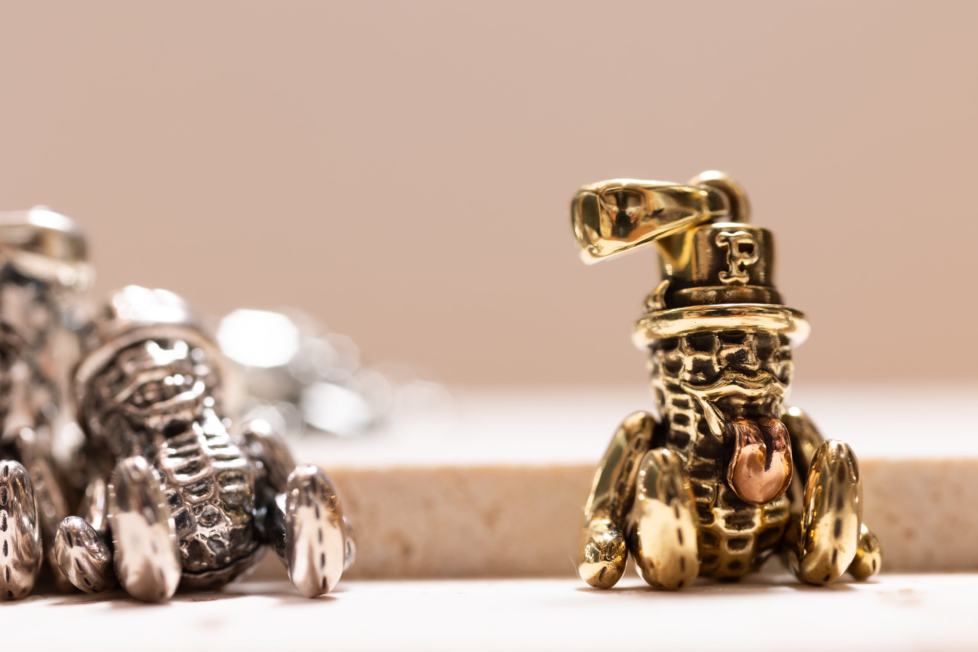 TEDDY BEROPEANUTS (brass) | Peanuts&Co