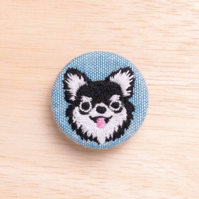 刺繍くるみブローチ(青)チワワ