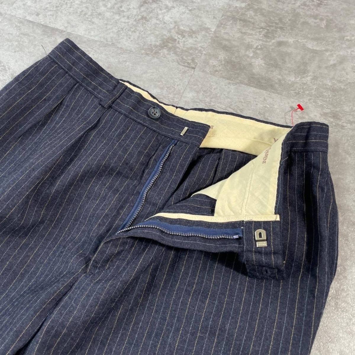 YVES SAINT LAURENT スラックス 前開きのジッパーと当て布
