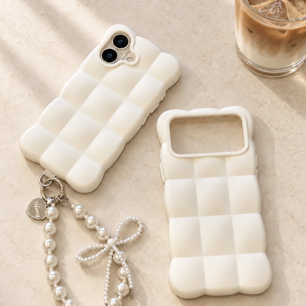 クラウドパフキルティングiPhoneケース − アイボリーホワイト