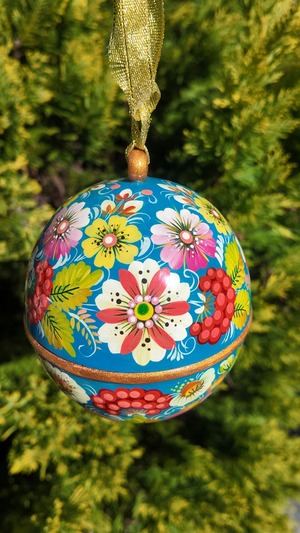 ペトリキウカ塗りの木製クリスマスオーナメント（人間国宝ホメンコ作）ライトブルー