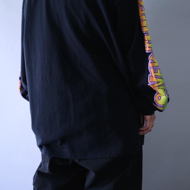 "LOONEY TUNES" front and sleeve good printed l/s tee