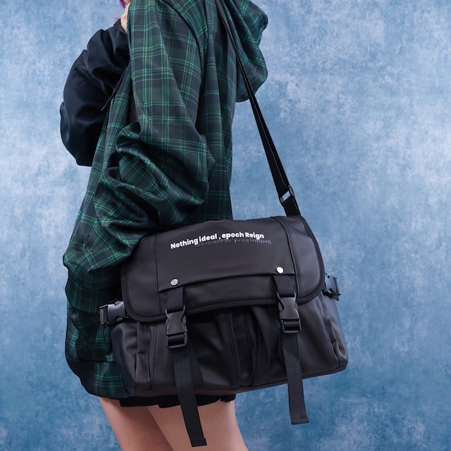 《大特価サンキューEVENT》立体ロゴUTILITY FLAP SHOULDER BAG