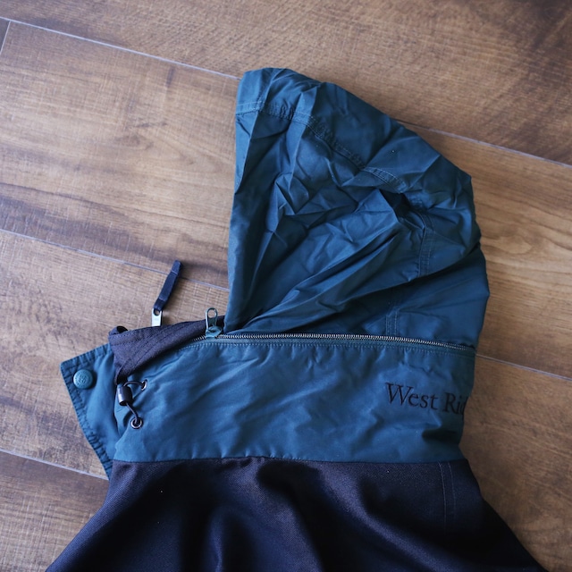 "Columbia" black × green good bi-color over silhouette mountain jacket