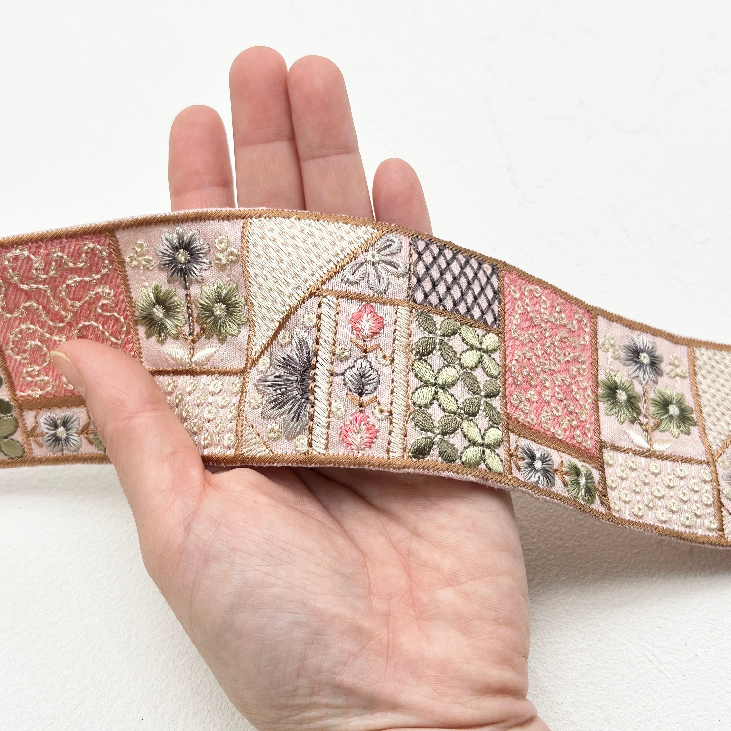 ✴︎✴︎あお✴︎✴︎ページ インド刺繍 ヌビサコッシュ ピンク