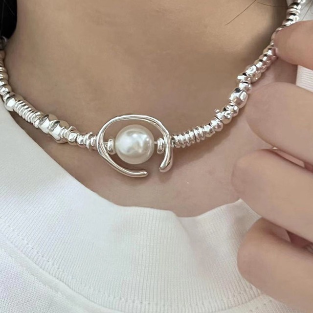 Silver half-moon shaped pearl patchwork necklace (ME387)