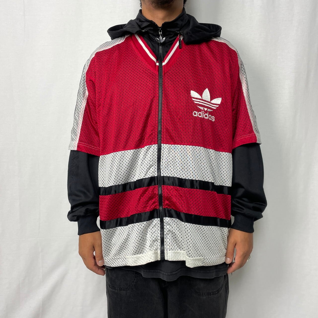 80年代 adidas アディダス ドッキング フェイクレイヤード メッシュ×ジャージ トラックジャケット メンズL-XL相当 古着 80s  ヴィンテージ ビンテージ レッド ブラック 赤色 黒 トレフォイルロゴ刺繍 サイドライン フード着脱式 ゲームシャツ【ジャージ・トラックジャケット】  |