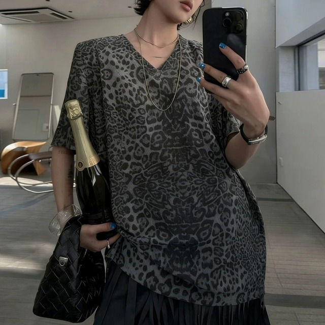V-neck Leopard T-shirt 01398