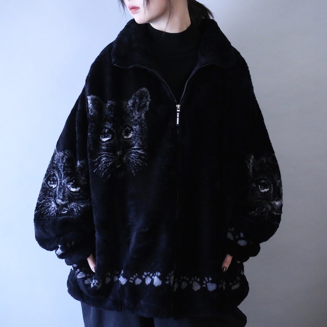 "90's BLACK MOUNTAIN" dark cat pattern over silhouette fleece jacket