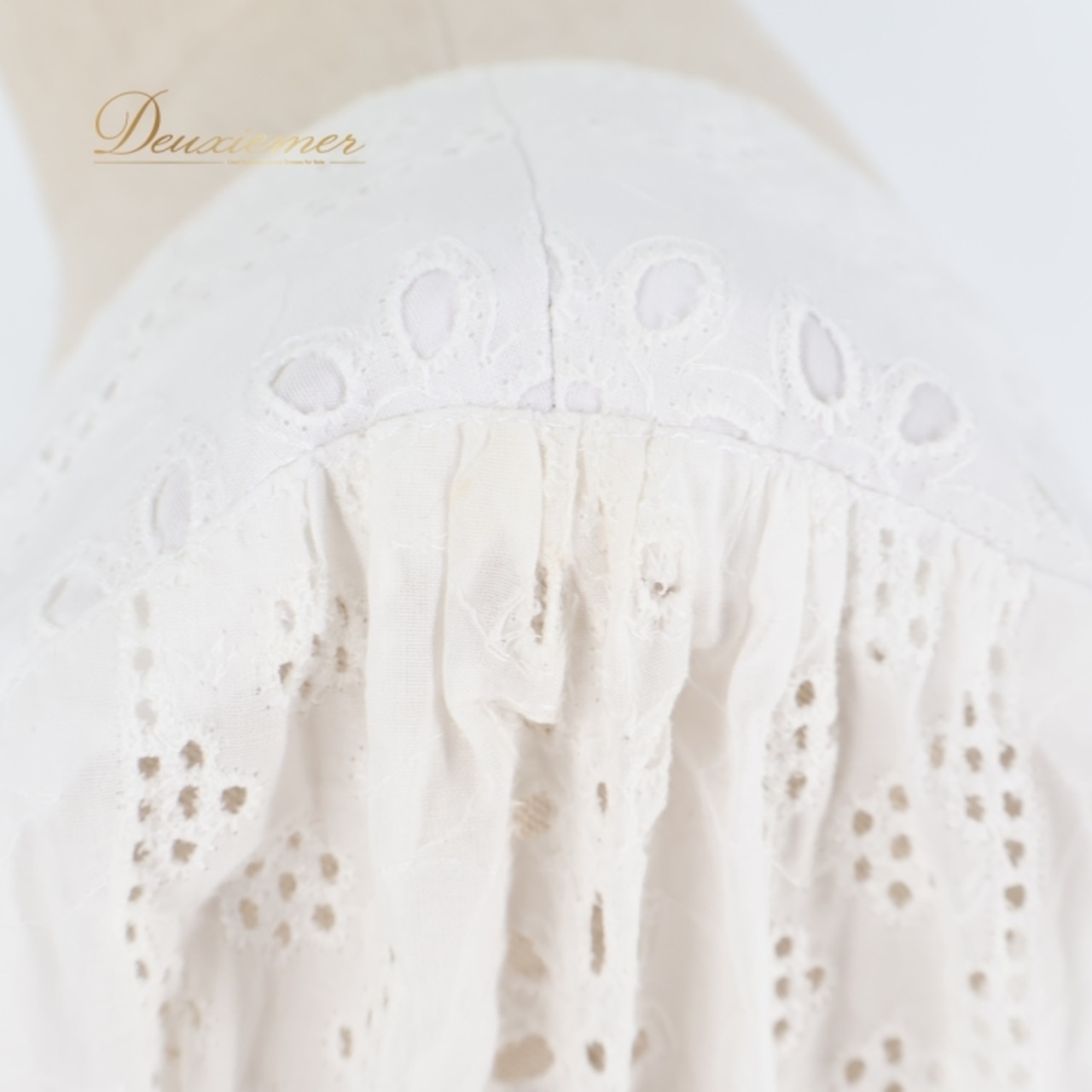 フラメンコ 衣装 トップス ブラウス 白 レース フリル 無地 穴開きレース ダンス 発表会 透け感 ホワイト系 フェミニン ナチュラル おしゃれ 可愛い トップス レディース カジュアル パーティ お洒落