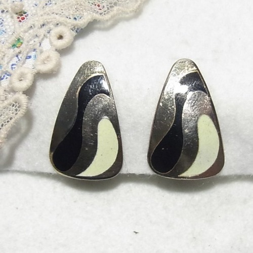 とんがり三角形のイヤリング　コスチュームジュエリーのセール通販  10109E