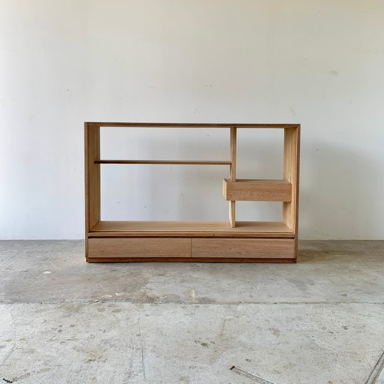 引き出し付きの棚　古家具　0682