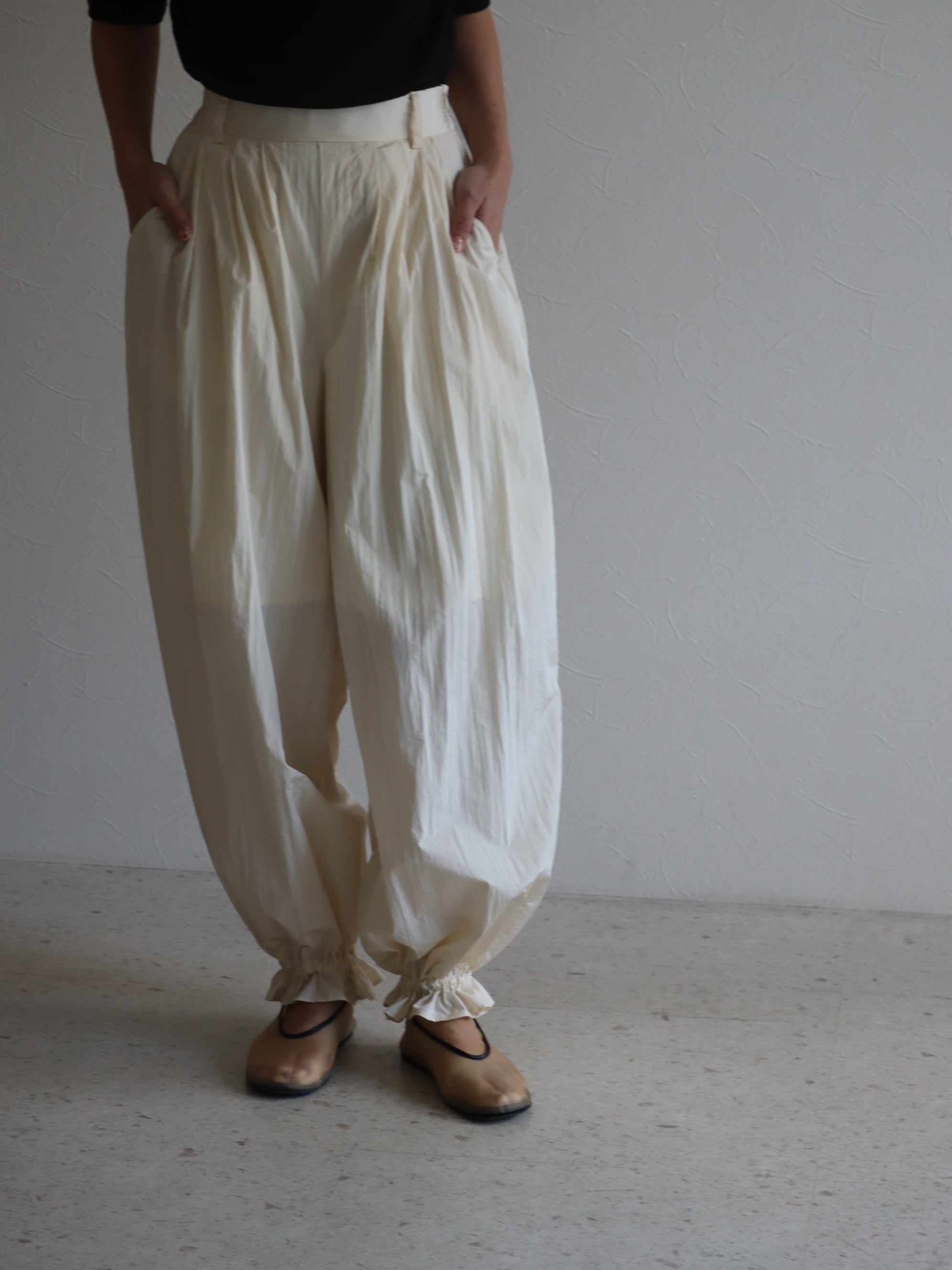 frill hem jogger pants (ivory)