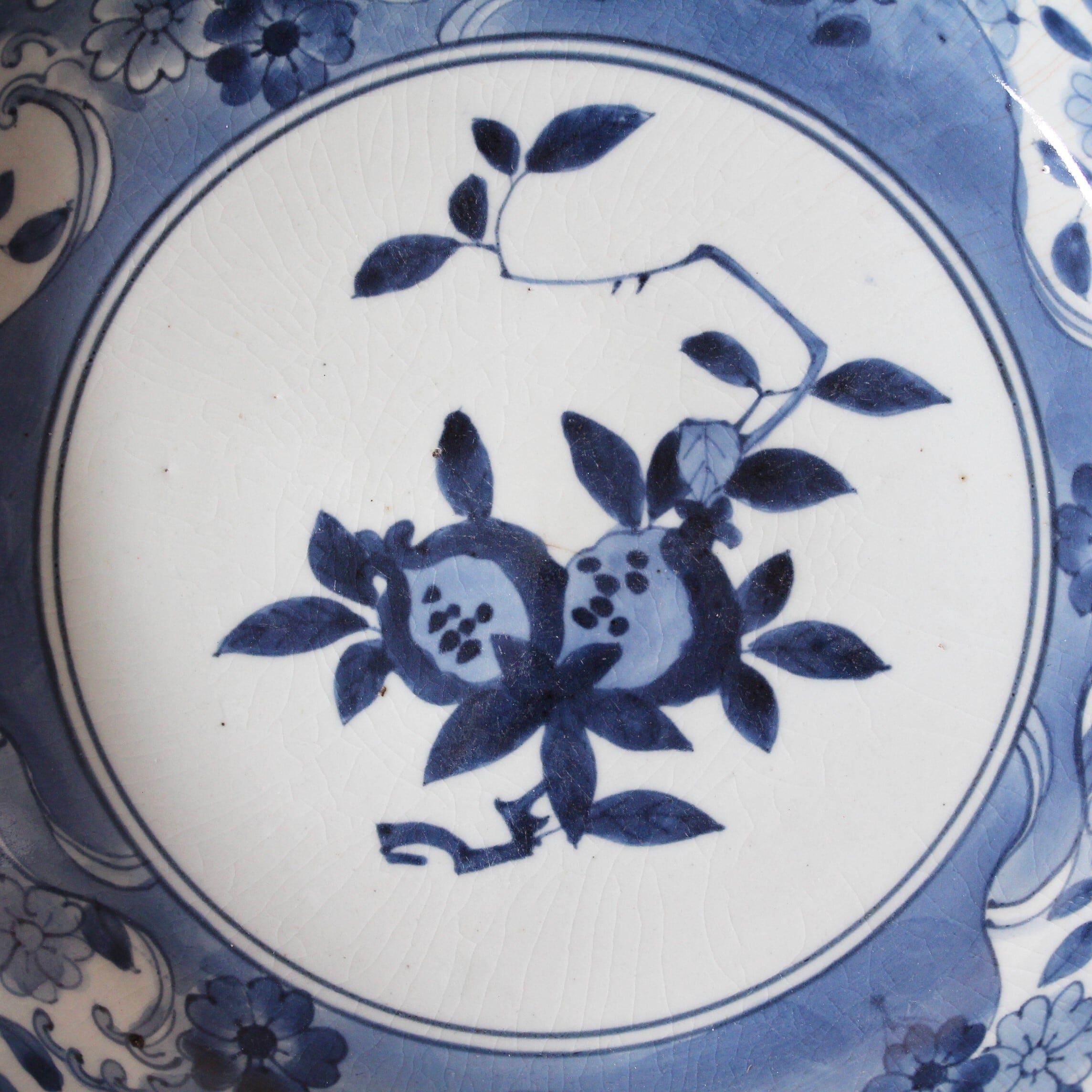 古伊万里染付柘榴花筏文大皿 d31.6cm　Imari Blue and White Large Dish, Design of  Pomegranates and Sakura Cherry Blossom Petals Floating on Waves　17th-18th C