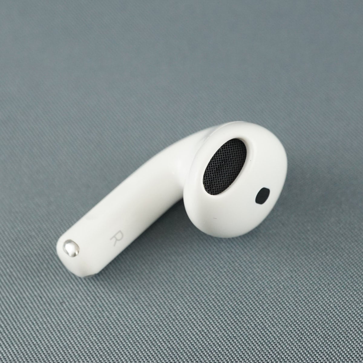 Apple AirPods 4 右イヤホンのみ USED美品 ノイズキャンセリングなし