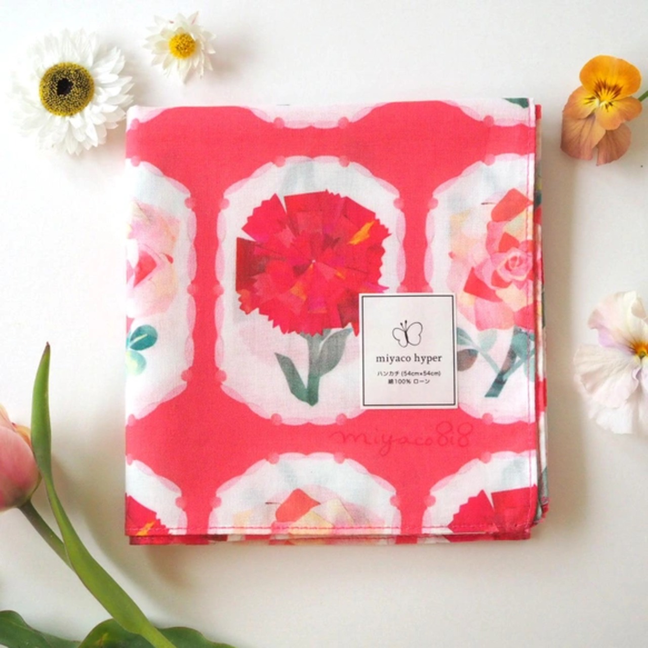 スカーフにもなるハンカチ「カーネーションと薔薇」