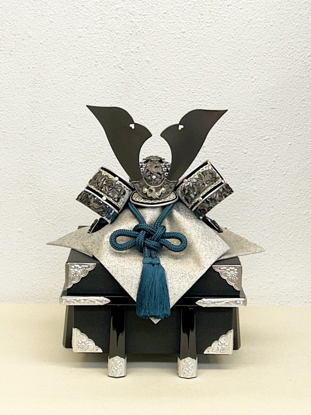 五月人形 Helmets & Samurai Dolls | 株式会社 山本人形