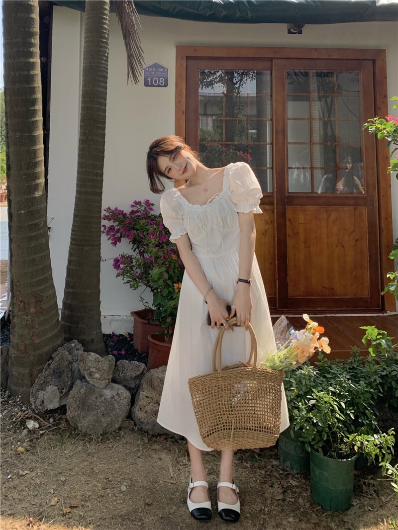 夏の一目惚れワンピ Aライン ワンピース ホワイト パフスリーブ フリル ミモレ丈 膝丈 清楚 ガーリー デートコーデ デコルテ 女っぽ Lamitte Deco トレンド 韓国ファッション ショップ Base店