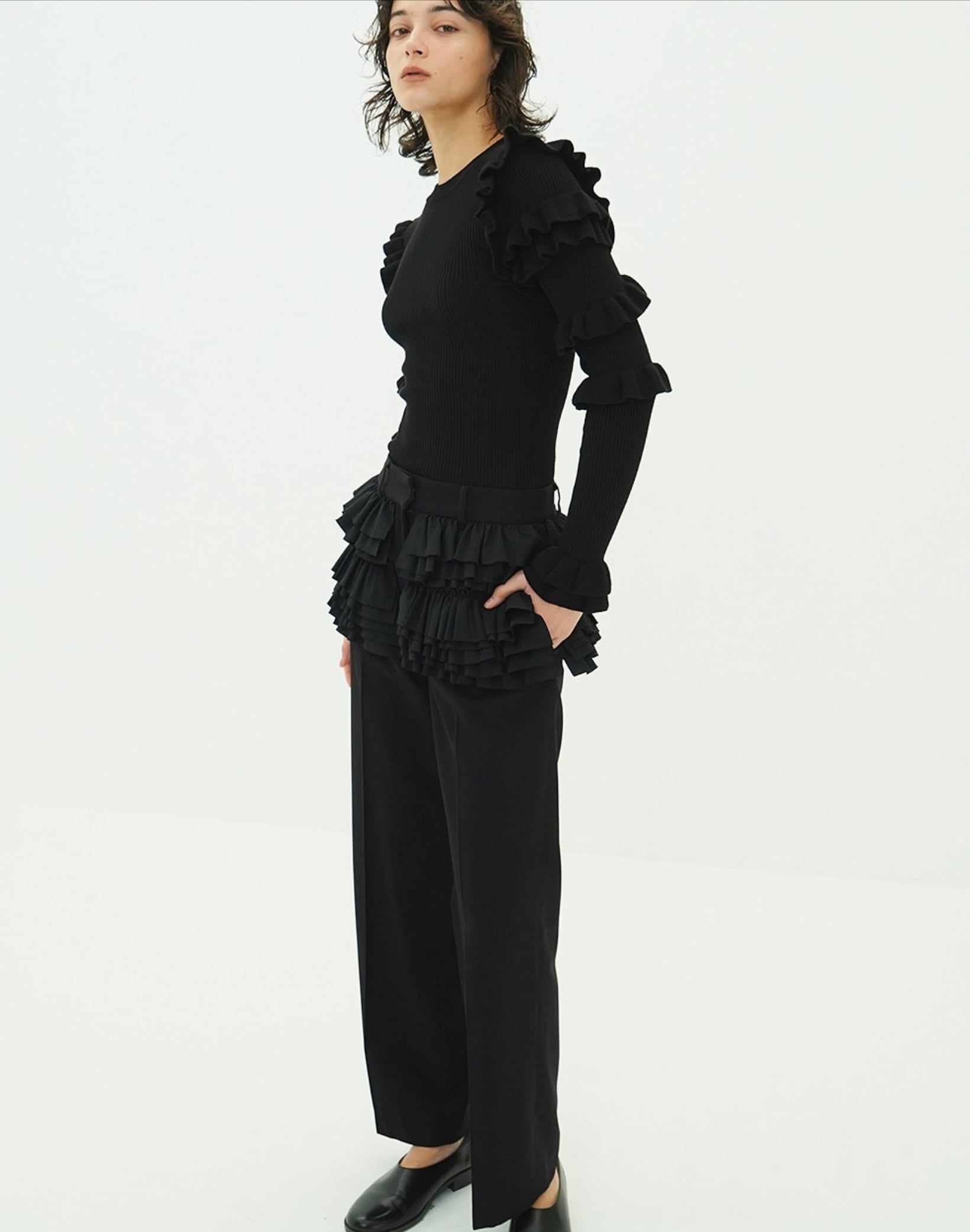CLANE FRILLED SLACKS BLACK | FLICKA ASHIYA