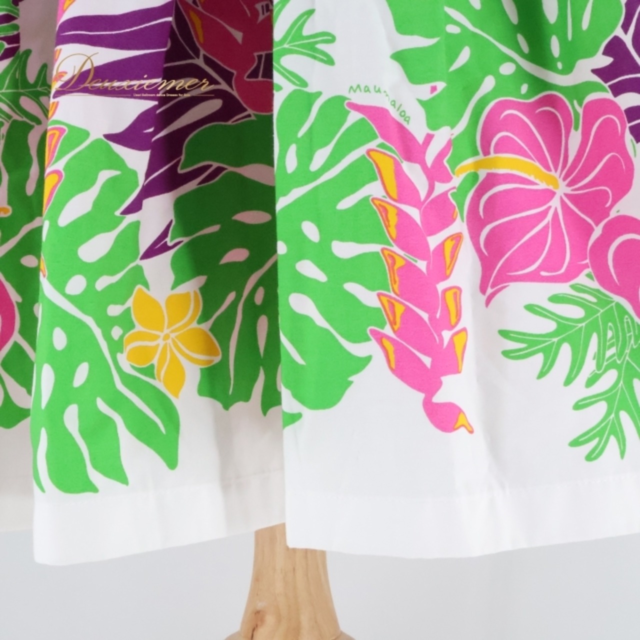 フラダンス 衣装 パウスカート エムエムジェイ ホワイト系 MMJ 日本製 プルメリア柄 モンステラ柄 カラフル シングル シンプル かわいい 華やか 鮮やか 明るい 白 緑 紫 黄 ピンク ハワイアン アロハ ハワイアンプリント フラ ダンス レッスン 練習