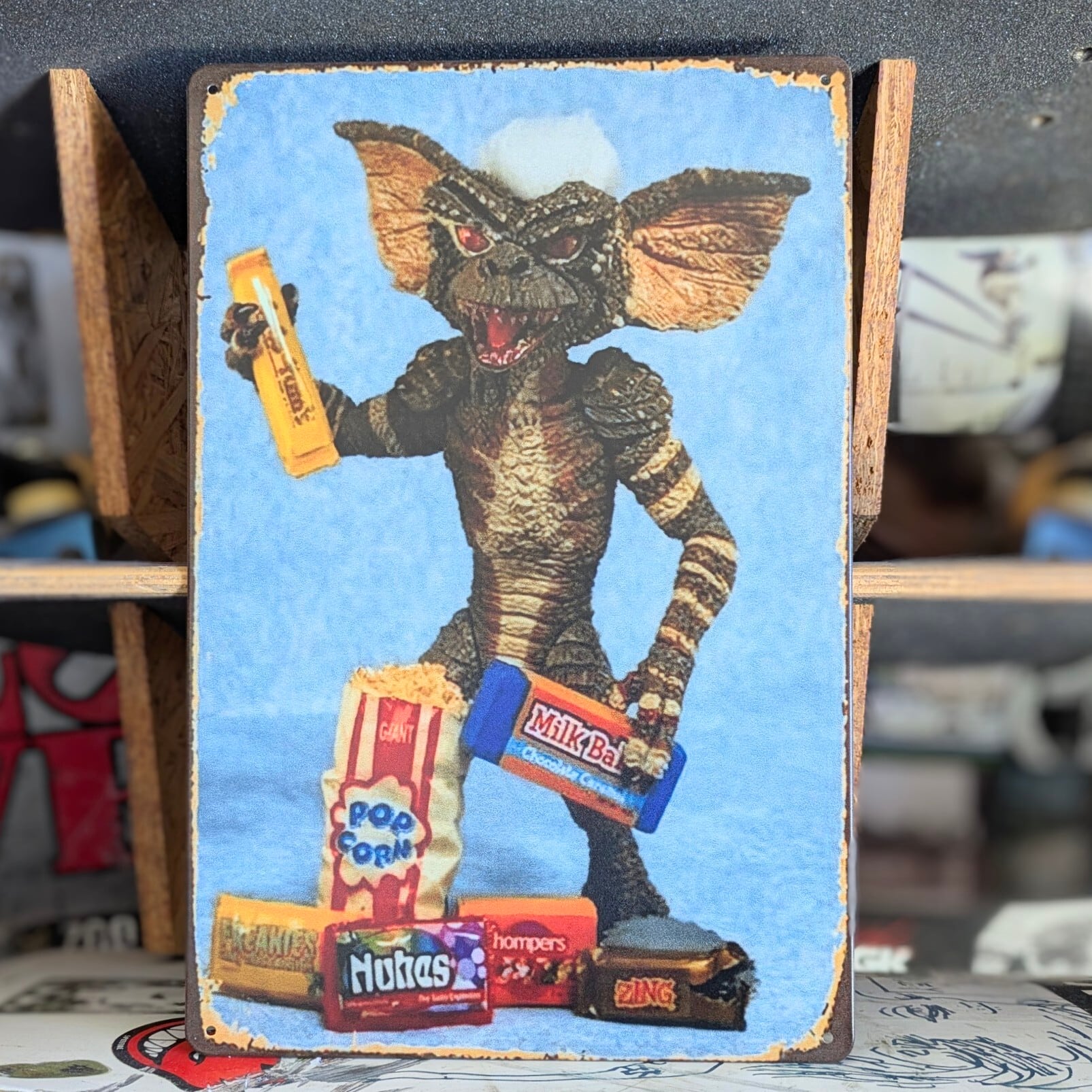 送料無料！ちょうどいいブリキ看板【 Gremlins （ グレムリン ）】 ストライプ お菓子 / METAL SIGN / メタルサイン / ブリキ看板 / サインボード / ビンテージ加工 〚アメリカン雑貨 アメトイ〛