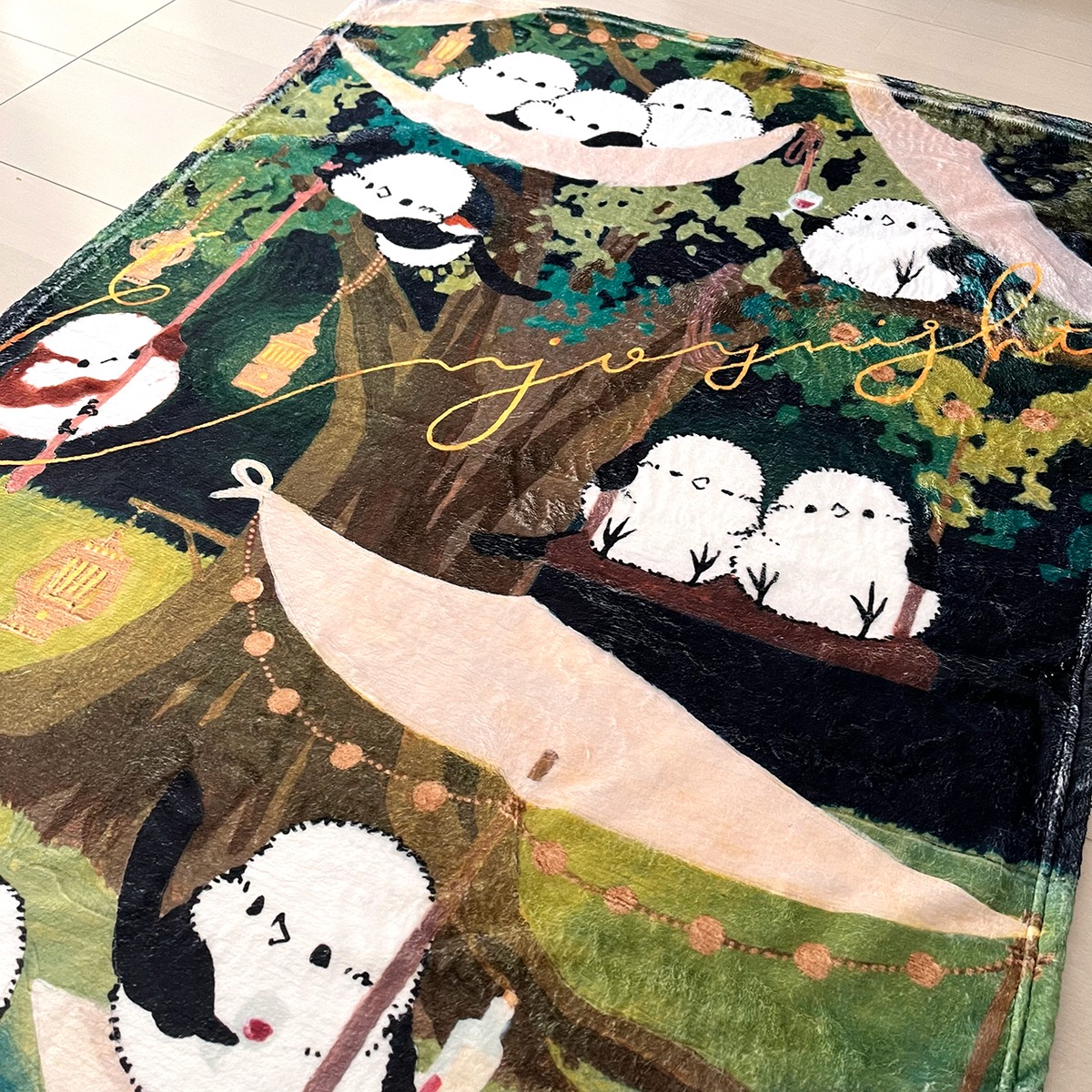 夜キャンプ柄】シマエナガのもふもふブランケット | ぴよ手帖