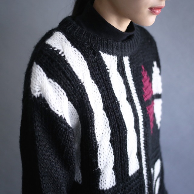 good coloring multi 3D knit pattern loose silhouette low gauge sweater