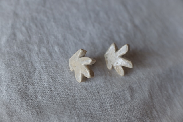 Dona ceramic studio 入江佑子　ピアス　leaf