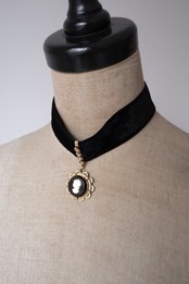 Czech glass cameo choker