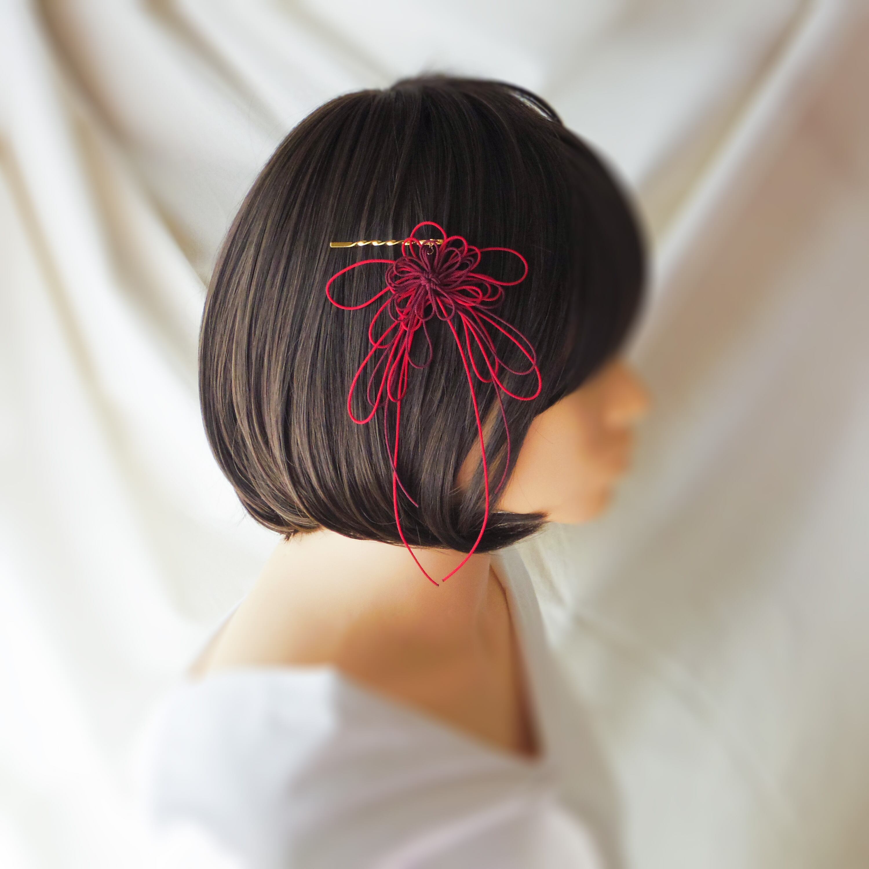 飾り結びヘアピン「瞠り、あざや」(臙脂×赤)【軽量快適】ショートヘアも簡単和風アレンジ。