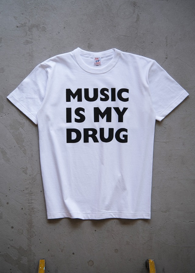 the "MUSIC IS MY DRUG" letterpress tee in white / black ink（受注生産）