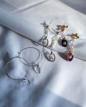 Praying hands(Mimikazari)