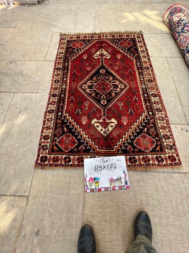 絨毯クエスト69【No.T50】 ※現在、こちらの商品はイランに置いてあります。ご希望の方は先ずは在庫のご確認をお願いします。