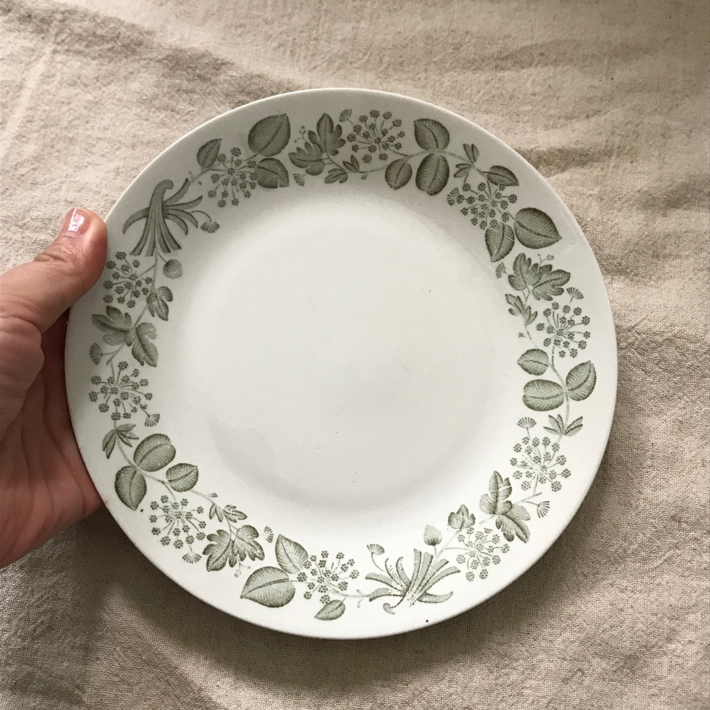 緑の花模様のケーキ皿