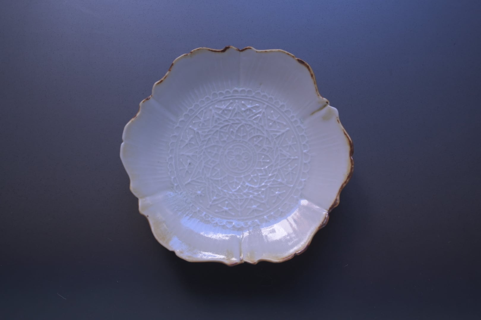 前田麻美 灰青釉稜花五寸台皿