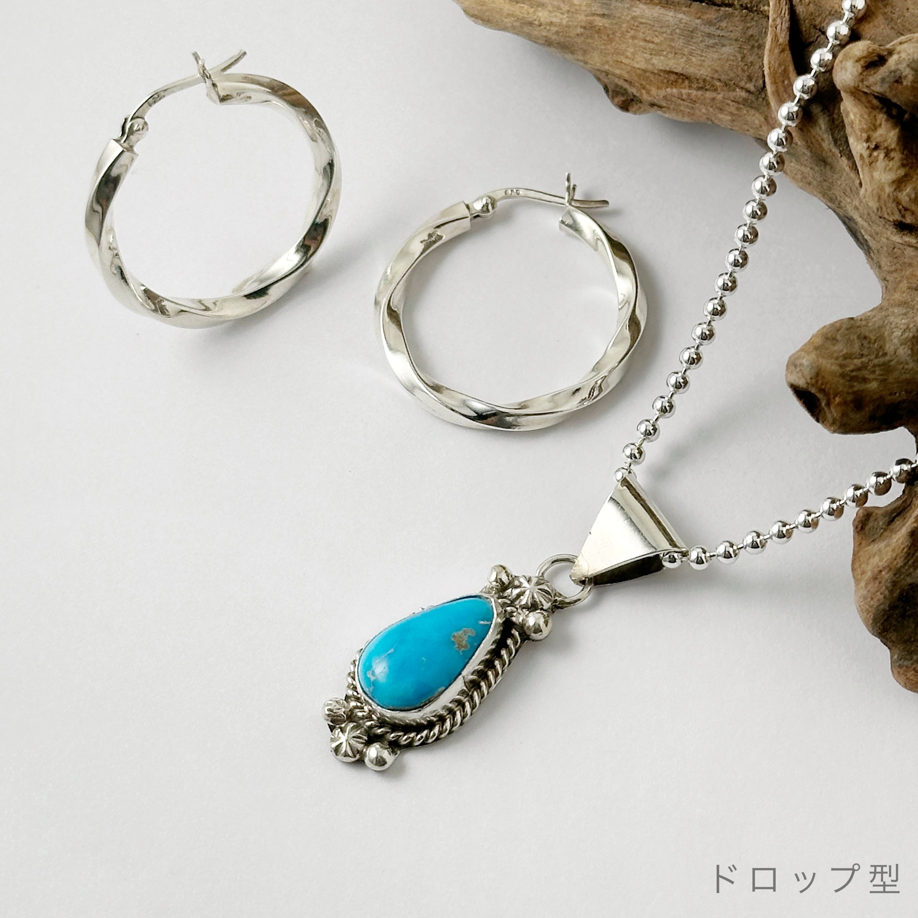 Indian Jewelry 》ROBERT MARTINEZ キングマン ターコイズ ペンダント