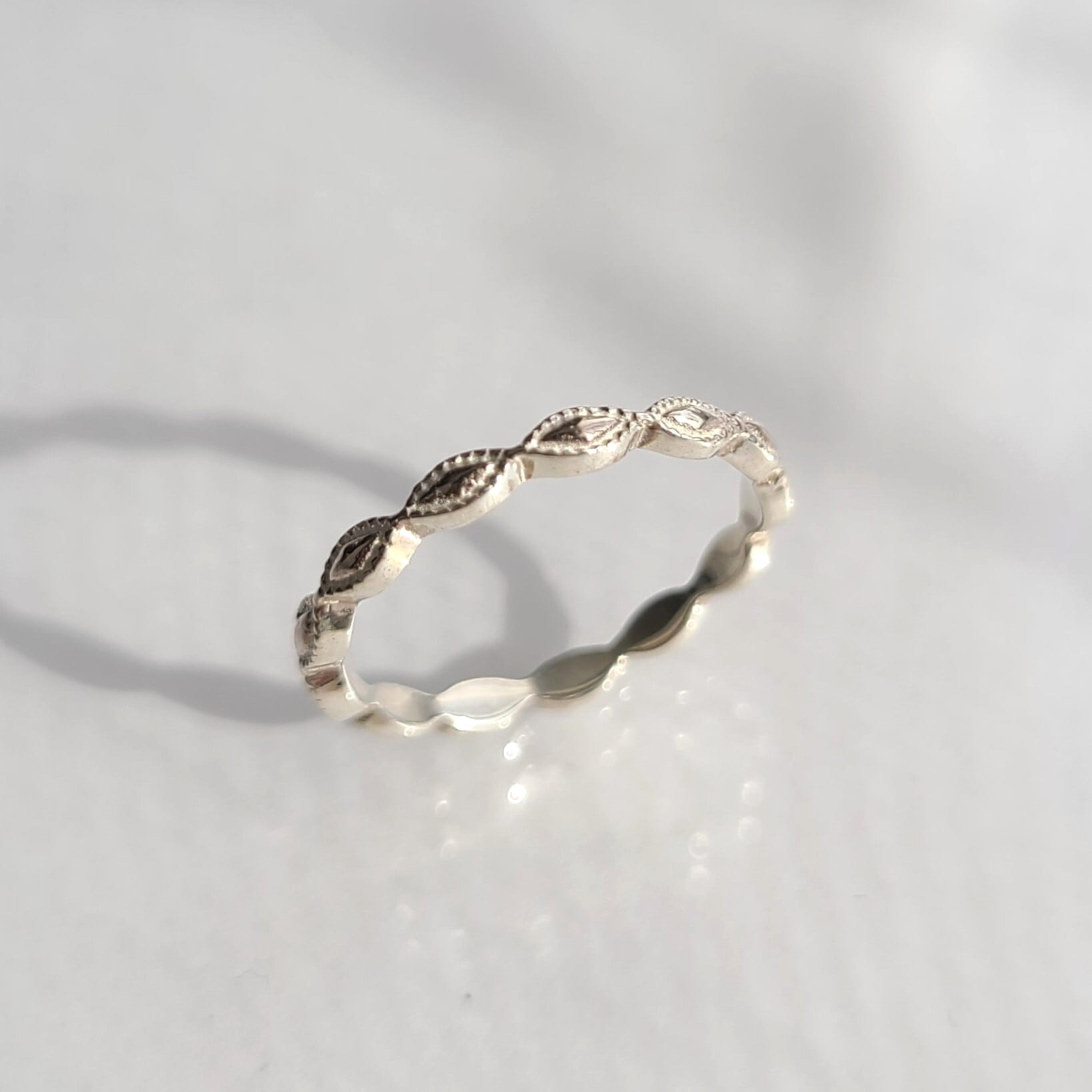 ミル打ちのリーフエタニティリング シルバー《送料無料》 | poonys