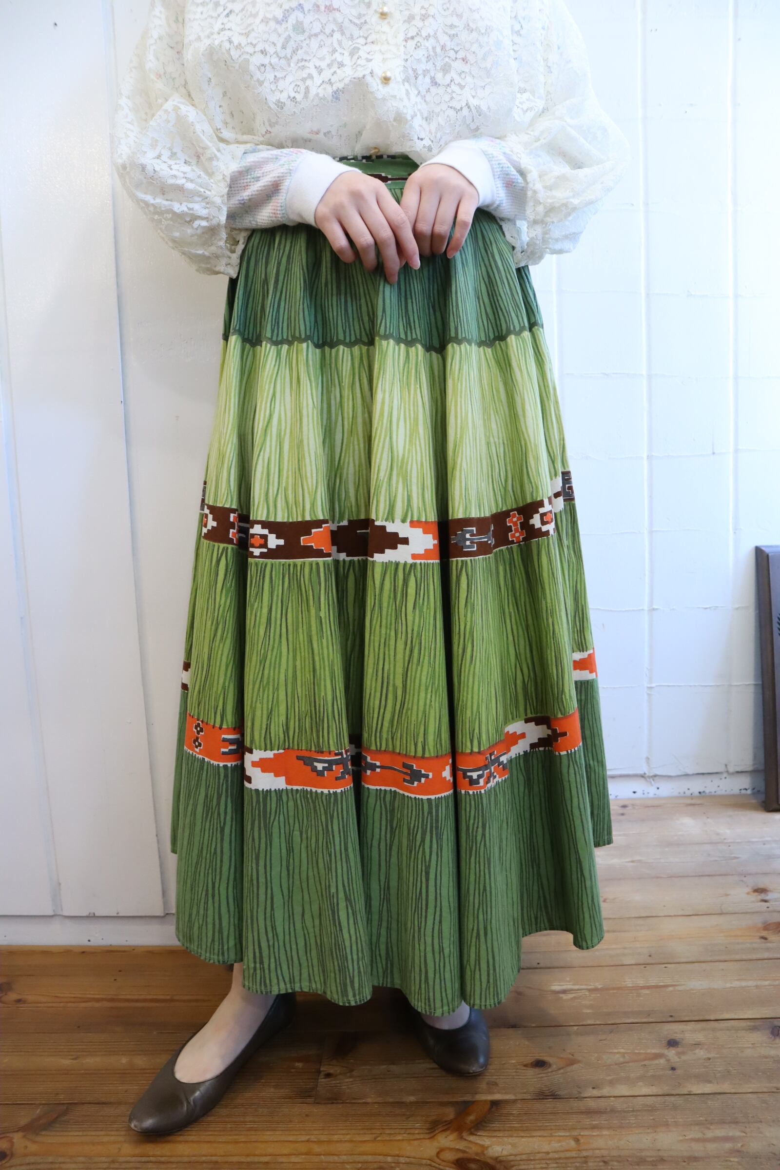 navy×white flower＆pindot cotton skirt [l-5185] | Fizzvintage